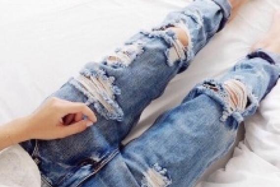 Как сделать рваные джинсы: пошаговая инструкция Как сделать эффект потертых джинсов